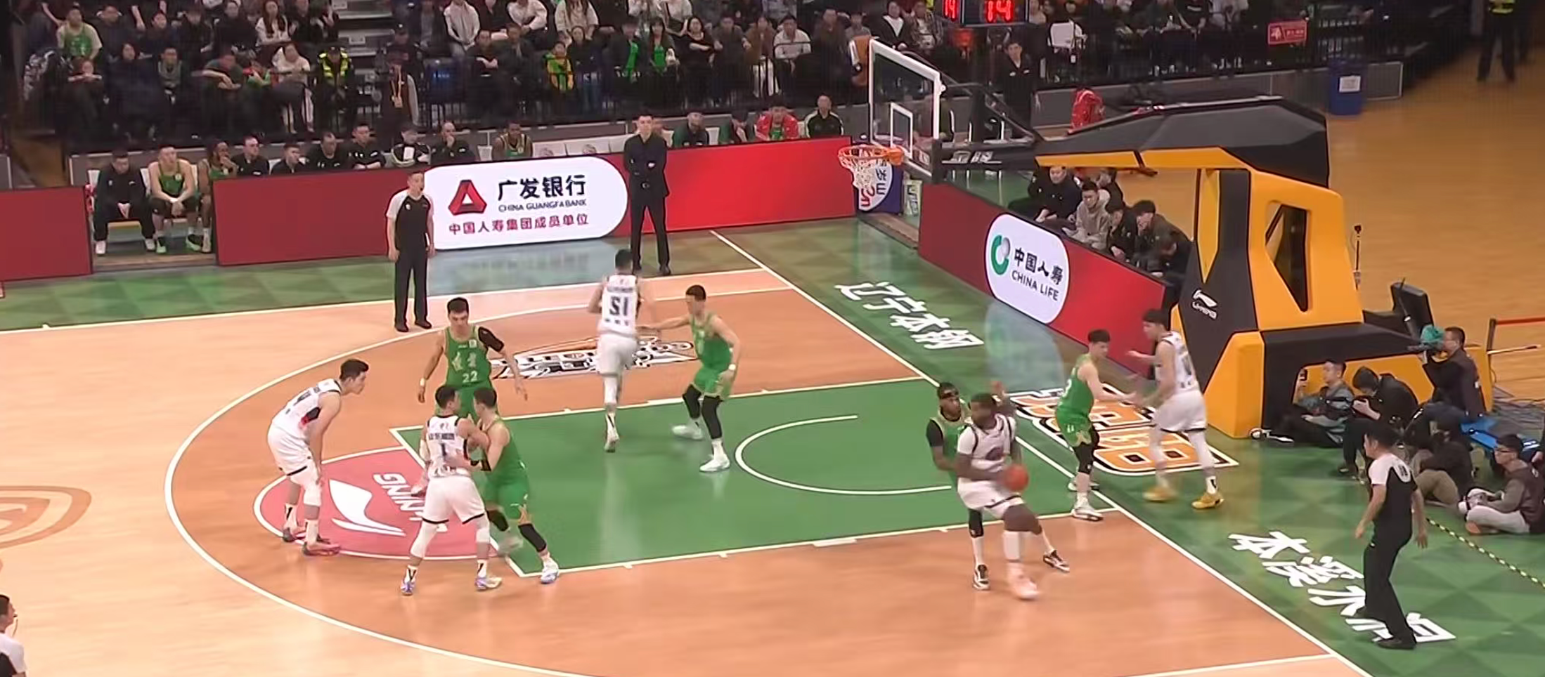 易游体育网页版-故地重游不留情！高诗岩末节12分，高速男篮84：79击败辽宁